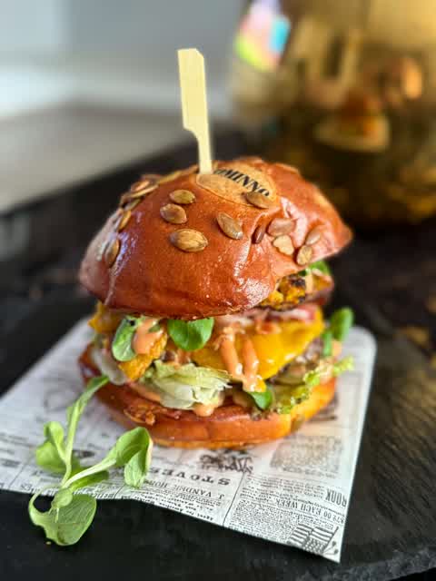 Burger s tekvicovými semienkami - Pizzeria Tominno
