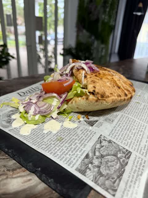 Kebab v pizza chlebe