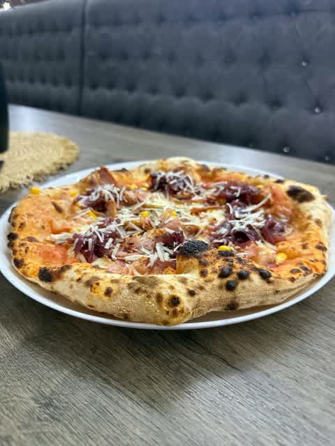 Neapolská pizza - Pizzeria Tominno